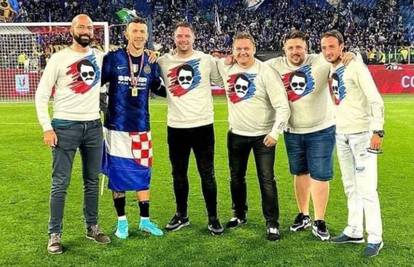 S ovakvom podrškom uspjeh nije mogao izostati: Ivan Perišić proslavio trofej s prijateljima