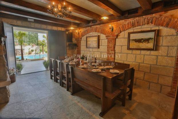 FOTO Kakva perverzija u Splitu! Vodeni raj i slike dizajnera. Ova vila se prodaje, a znamo i cijenu