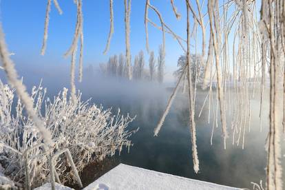 FOTO Snježna idila u Karlovcu: Drveća okovana ledom na -11°C