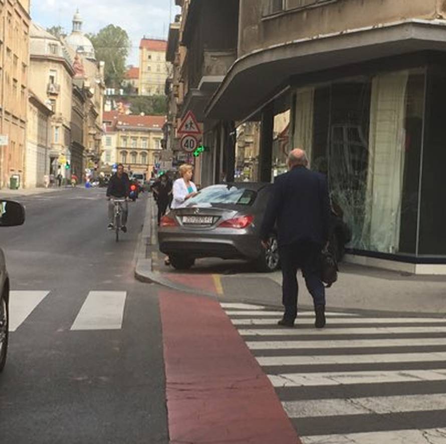 Autom u izlog: 'Pokosila bi me da sam krenula sekundu ranije'