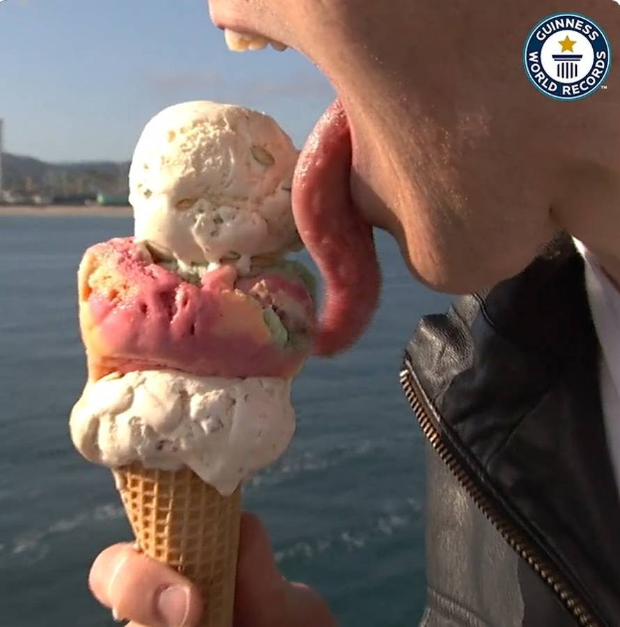 VIDEO Ovo je Lickasso: Slike slika jezikom od 10,1 cm. Ima titulu najvećeg, a što još može...
