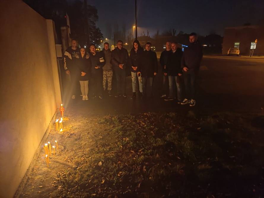 Gore svijeće za Mihajlovića kod stadiona u Borovu naselju: Ovo mu je bio zadnji javni istup...