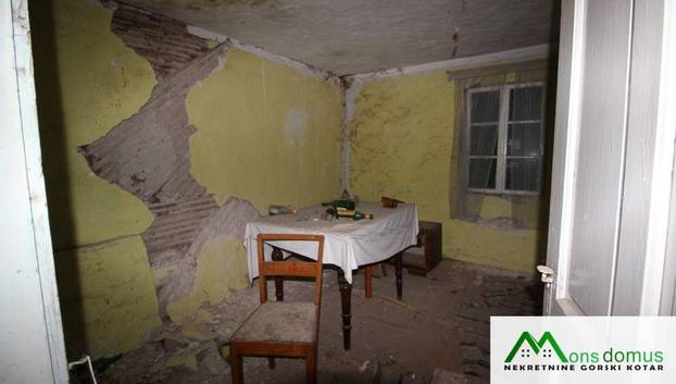 FOTO Netko prodaje drvenu kućicu kod Delnica! Pogledajte iznutra ovih 32m2. Ovo je cijena