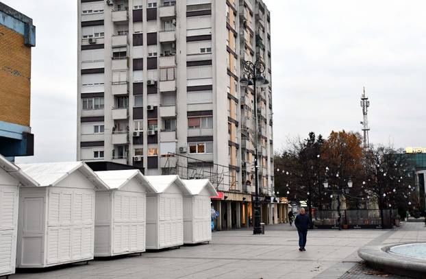 FOTO Slavonski Brod oblači svoje božićno ruho: Priprema grada za blagdansko ozračje