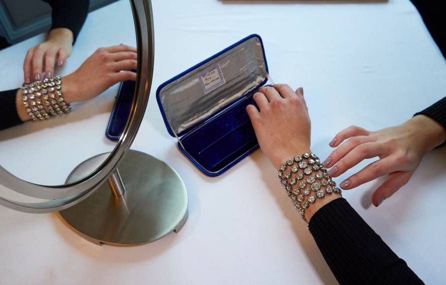 Narukvice Marije Antoanete prodali za sedam mil. eura