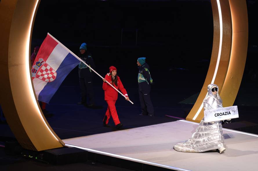 'Neka Igre počnu!' Otvorene su 25. Zimske olimpijske igre u Italiji, plamen upalile ikone...