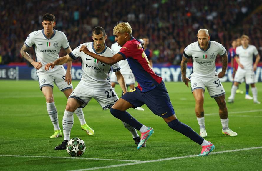 Champions League - Semi Final - First Leg - FC Barcelona v Inter Milan