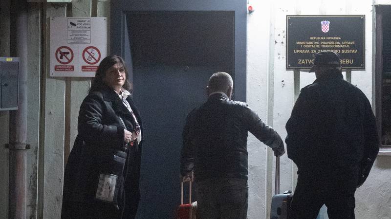 VIDEO Pogledajte trenutak kad Žalac ulazi u zatvor Remetinec. Ispred ulaza mahala novinarima