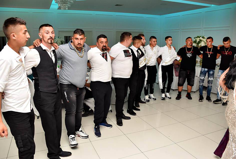 FOTO Svadba u Požegi o kojoj se priča: Mladenku darivali zlatom i eurima, plesalo se do zore...