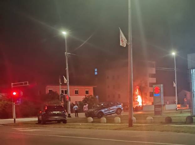 FOTO Lamborghini u Velikoj Gorici potpuno izgorio. Evo kako izgleda nakon gašenja...