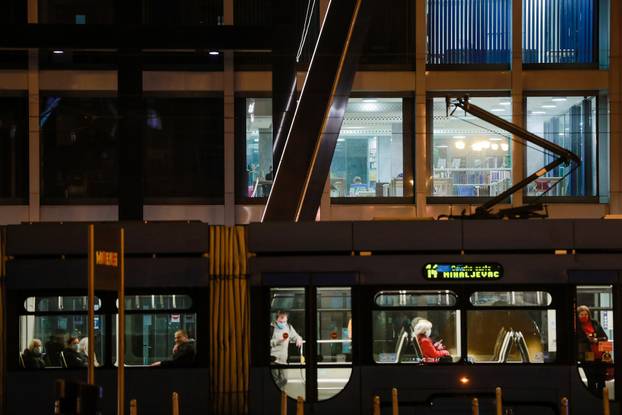 Glazbena akademija u Zagrebu izgleda posebno u jesenju večer