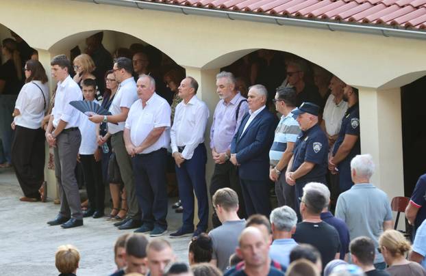Omiš: Sprovod bivšeg vatrogasnog zapovjednika Drage Lelasa