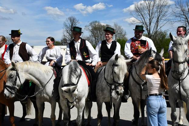 U Velikoj Kopanici održana manifestacija Uskrsno jahanje 