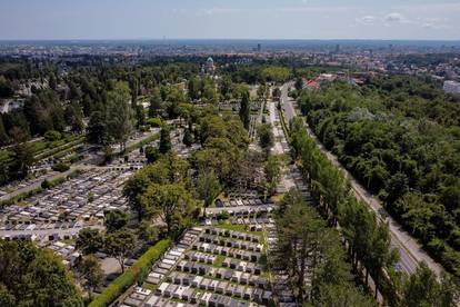 FOTO Strašne snimke Mirogoja iz zraka nakon nevremena: Porušena stabla i spomenici