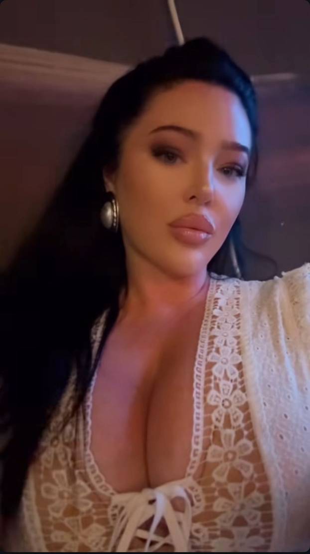 Nosi im se bijela: Rozga, Nives i bujna Claudia u outfitima koji ostavljaju bez daha i blokiraju...