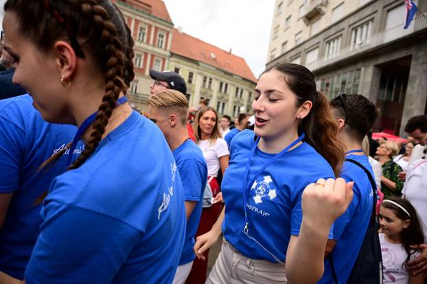 Zagreb: Dolazak hodočasnika Antunovskog hoda na Trg bana Josipa Jelačića