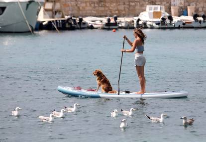 FOTO Puna plaža u Primoštenu