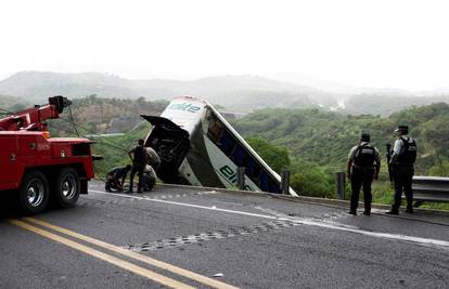 Tragedija u Meksiku! Bus koji je prevozio migrante pao u ponor, poginulo najmanje 18 ljudi