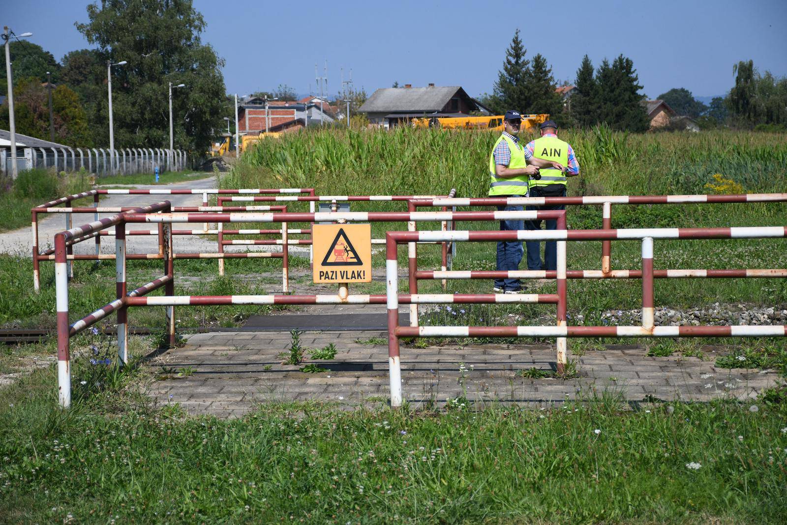 Desetogodišnjaka stresla struja u Križevcima, ribičkim štapom dodirnuo žice na pruzi 