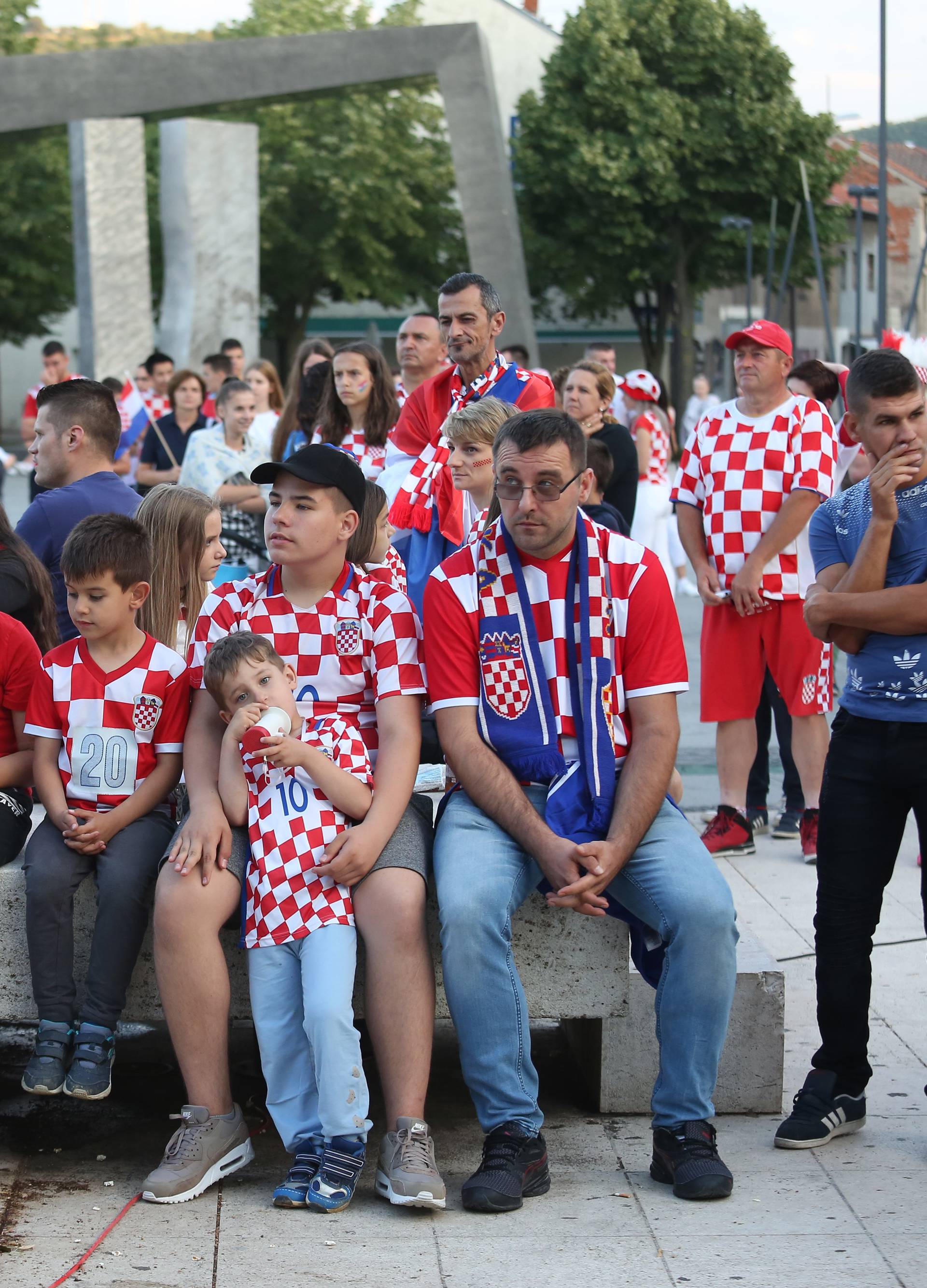 Svi kao jedan: Navijači diljem Lijepe naše navijali za Vatrene