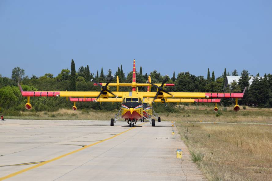 FOTO Hrvatski piloti vratili se iz Francuske: 'Bila nam je čast pomagati u gašenju požara'
