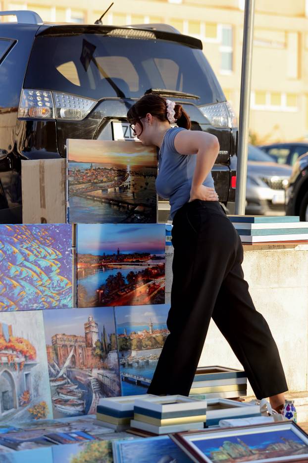 Zadar: Turisti uživaju u šetnji gradom