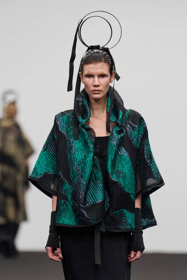 Divne kreacije: Pogledajte reviju Ksenije Vrbanić u Dubaiju