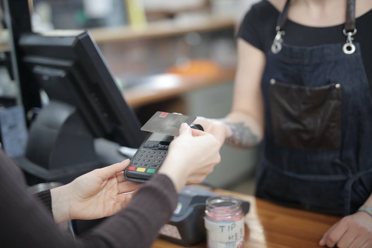 U trgovinama najčešće plaćamo karticama, a shopping putem interneta nam je sve draži