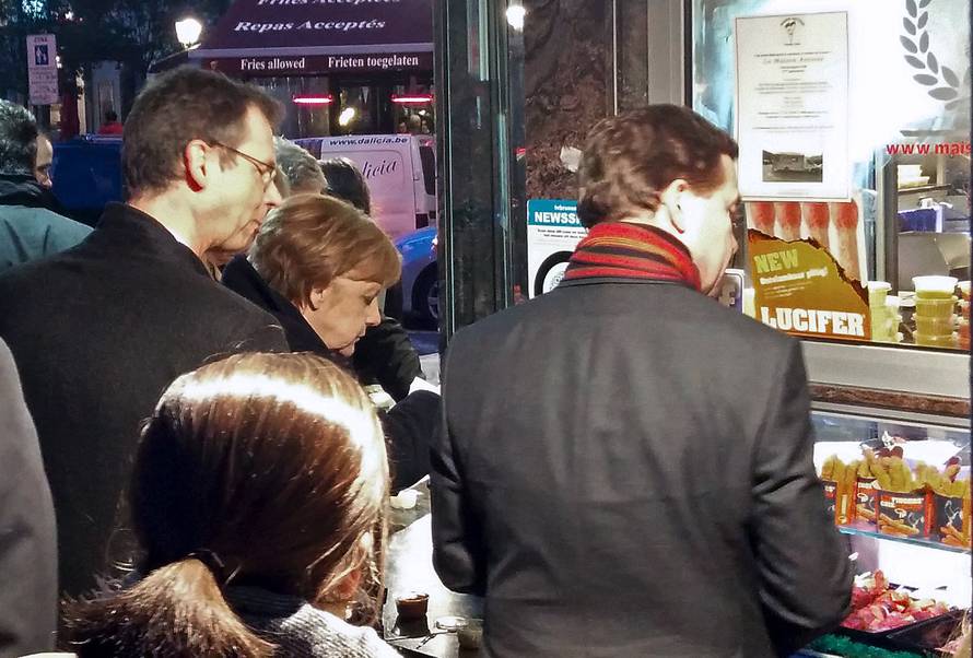 Od pregovora ogladniš: Merkel u pauzi otrčala po krumpiriće