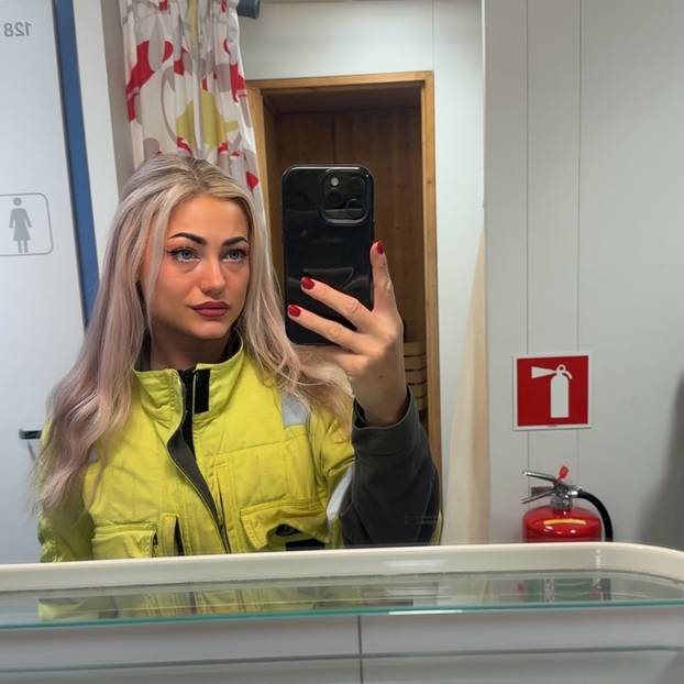 FOTO Plavokosa ljepotica radi na naftnoj platformi: Ljude to šokira! Dižem se u četiri ujutro