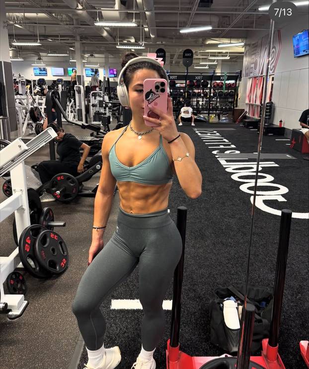 Dnevno jede oko 3000 kalorija, a tijelo joj je čista inspiracija