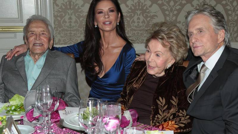 Michael Douglas od oca Kirka naslijedio je skulpturu gole djevojčice iz Jugoslavije...