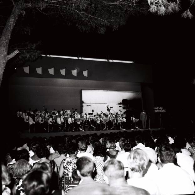 Otkrivamo davne prizore naših najvećih pjevačkih legendi iz slavnog Ljetnog kina Bačvice