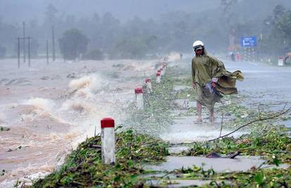 Tajfun Ketsana poharao je Vijetnam i usmrtio 23 ljudi