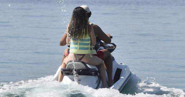 Vodice: Uživanje u lijepom vremenu na  plažama