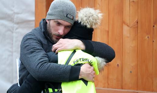 FOTO Ljubav mladih volontera: Zagrljajem utješio djevojku