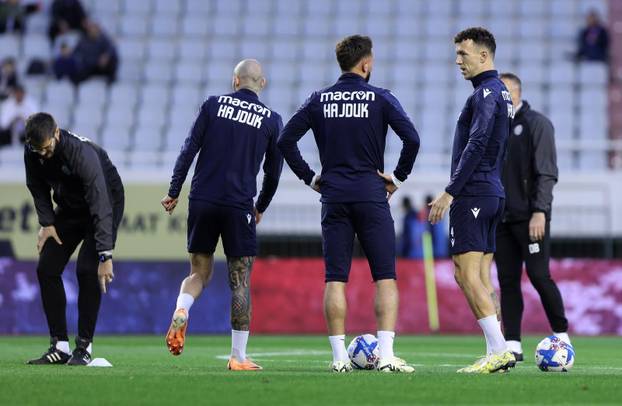 Split: Zagrijavanje uoči utakmice Hajduka i  Varaždina u četvrtfinalu Kupa 