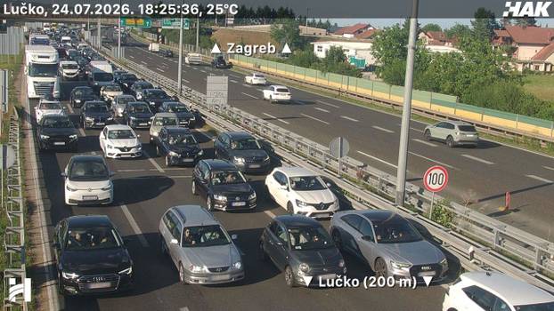 FOTO Kolone na  cesti. Zbog nesreće se vozi jednom trakom