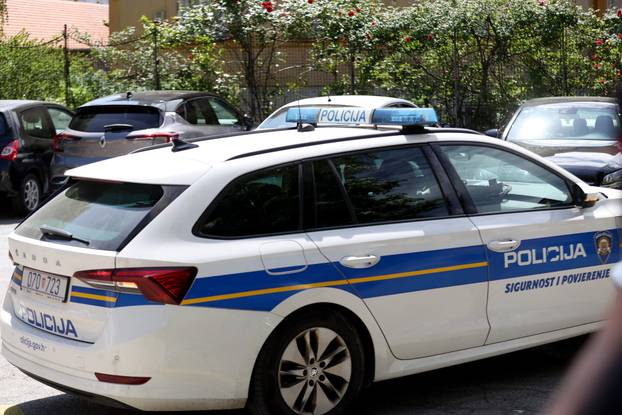 Osijek: U zgradu USKOK-a u tijeku je privođenje uhićenih osoba u Novoj Gradiški