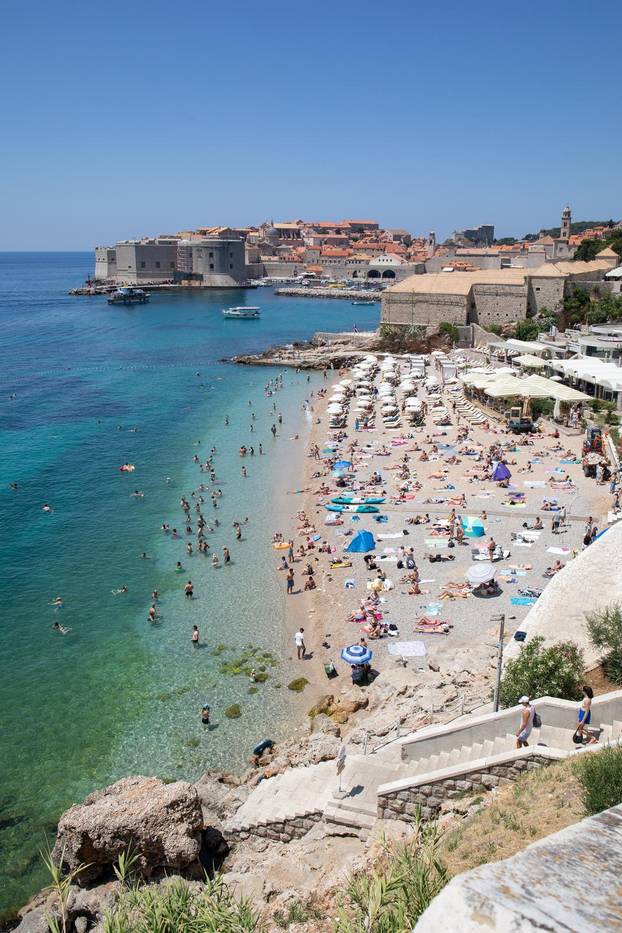 Dubrovnik: Turističke gužve u gradu i spas od vrućine u moru