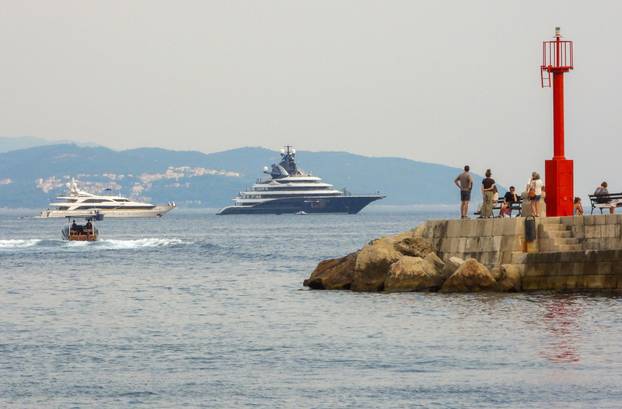 U Dubrovnik uplovila jedna od najluksuznijih jahti na svijetu, na njoj je bilo zanimljivo društvo