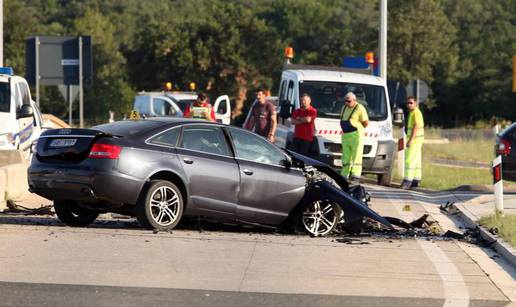 Čeh se Audijem A6  zabio u naplatne kućice i poginuo 