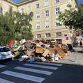 FOTO Jedna od najljepših ulica u Zagrebu zatrpana je smećem: 'Ta hrpa se samo povećava'