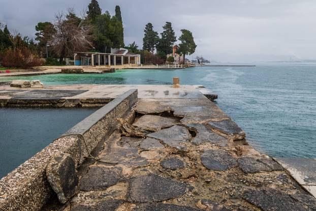 Šteta na rivi u Kaštel Starom nakon olujnog nevremena