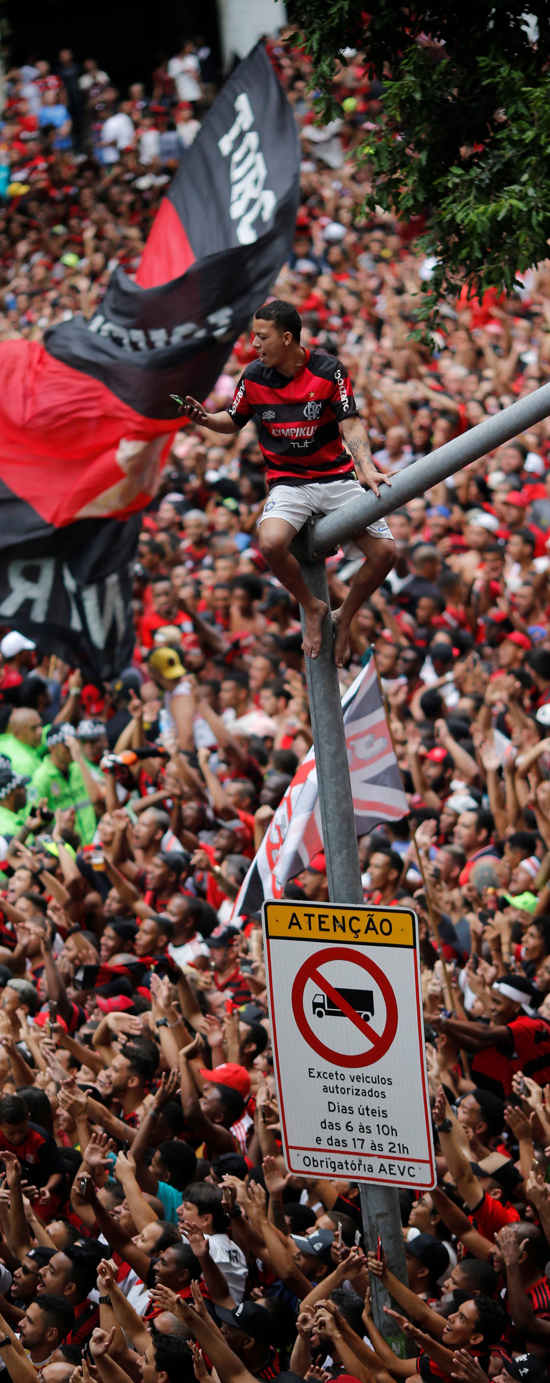 Lude scene u Riju: Rijeke ljudi slavile Flamengo pa izbio kaos