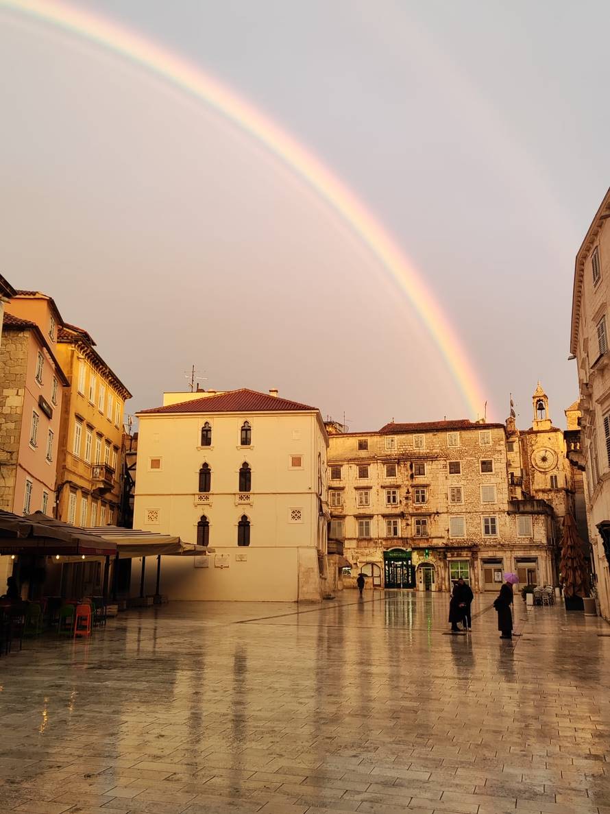 "Nikad nismo vidjeli nešto ovakvo, more je naraslo 70 centimetara i prelilo se na rivu"