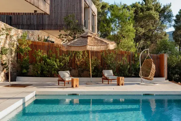 FOTO Prekrasna vila na Hvaru dobila je nagradu za dizajn - neprimjetno uranja u okoliš