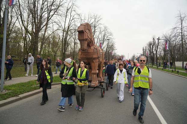 Beograd: Studenti Fakulteta likovnih umjetnosti i Fakulteta političkih znanosti izradili su Trojanskog konja 