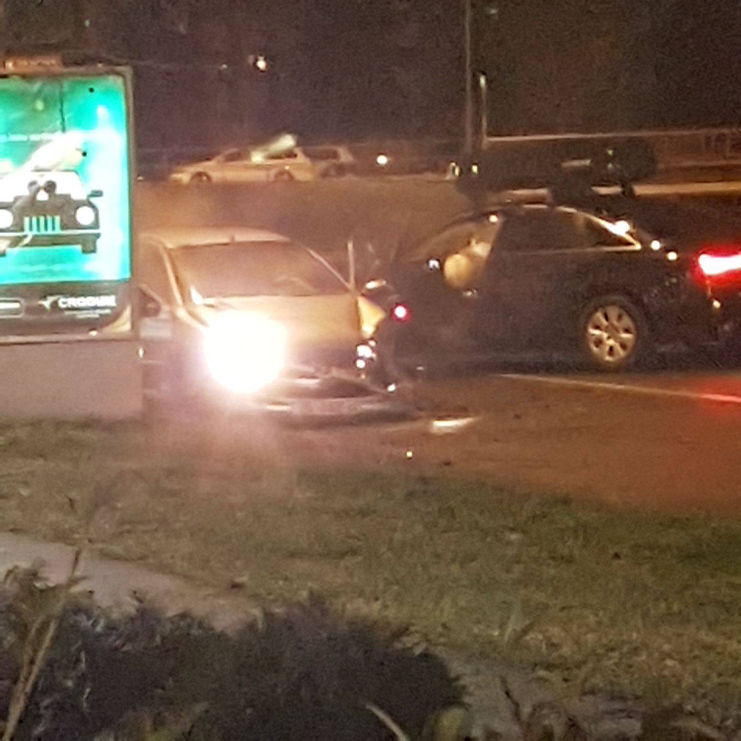Vozač se autom zabio u drvo u Novom Zagrebu, ozlijeđen je