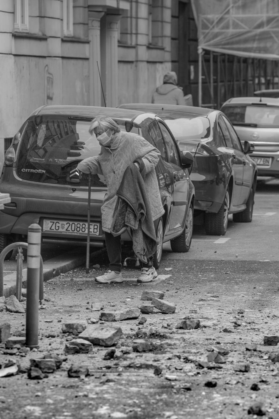 Jak potres pogodio Zagreb, hitna i policija na cesti 